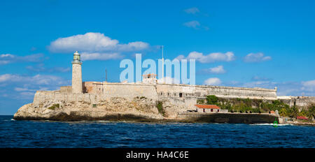 Faro, Havana Harbour, Castillo de los Tres Reyes del Morro, Malecon, zona lungomare,l'Avana, Cuba, Caraibi Foto Stock