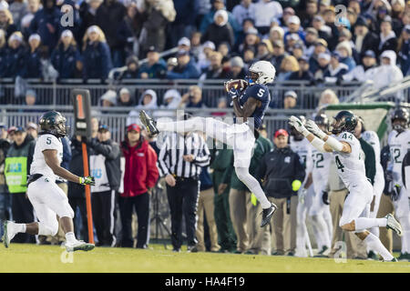 University Park, Pennsylvania, USA. 26 Nov, 2016. Nella prima metà del gioco durante la partita tra la Penn State Nittany Lions e Michigan State Spartans a Beaver Stadium. Credito: Scott Taetsch/ZUMA filo/Alamy Live News Foto Stock