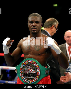 Ohara Davies celebra la vittoria su Andrea Scarpa durante la WBC Silver super leggero titolo bout con Andrea Scarpa al SSE Arena di Wembley. Foto Stock