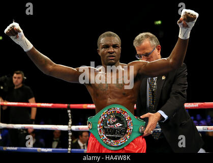 Ohara Davies celebra la vittoria su Andrea Scarpa durante la WBC Silver super leggero titolo bout con Andrea Scarpa al SSE Arena di Wembley. Foto Stock