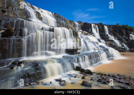 Pongour cascata è la cascata più famosa e bella di caduta di Dalat , distanza dalla città di Dalat stima 45 Km. Dalat Vietnam Foto Stock