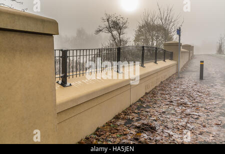 Parete con distanza di Liverpool incisione alla banca di Paddington, Latchford in Warringtpn. Foto Stock