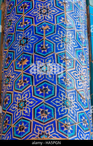 Oriental pattern fatta di piastrelle in Turkestan mausoleo, Kazakistan Foto Stock