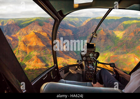 Elicottero nel Canyon di Waimea Hawaii Foto Stock