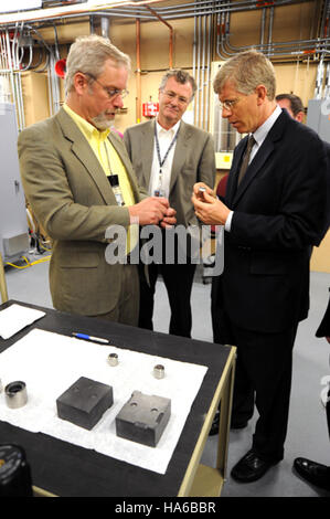 Questa immagine raffigura un progetto del Dipartimento dell'energia, probabilmente correlato alle infrastrutture energetiche o alle scienze ambientali, che sottolinea l'intersezione tra energia, politica e ricerca scientifica. Foto Stock