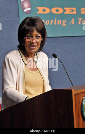 Questa immagine raffigura un progetto del Dipartimento dell'energia incentrato sui progressi politici e tecnologici relativi all'energia pulita e all'efficienza energetica. Il progetto mira ad affrontare le sfide dell'integrazione di nuove soluzioni energetiche nelle infrastrutture nazionali. Foto Stock