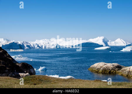 Grandi iceberg alla deriva nella baia di Disko da Ilulissat icebergs e Sermeq Kujalleq ghiacciaio. Sermermiut, Ilulissat Groenlandia Foto Stock