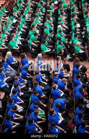 Il National Science Bowl, sostenuto dal Dipartimento dell'energia, incoraggia i giovani scienziati a esplorare il loro interesse per la scienza, la tecnologia, l'ingegneria e la matematica (STEM). L'evento si tiene ogni anno e promuove il pensiero critico e il lavoro di squadra tra gli studenti delle scuole superiori, promuovendo l'innovazione scientifica futura. Foto Stock