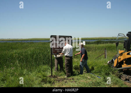 I progetti del FWS Recovery Act si concentrano sul ripristino degli habitat e sulla protezione della fauna selvatica attraverso il finanziamento e la collaborazione con vari sforzi di conservazione. Questi progetti mirano a migliorare la salute degli ecosistemi nei parchi nazionali e nelle terre protette. Foto Stock