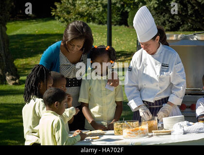 La Healthy Kids Fair, ospitata dalla First Lady Michelle Obama, ha enfatizzato la nutrizione e le sane abitudini alimentari per i bambini, con il famoso chef Koren Grieveson che sostiene l'iniziativa a Washington, D.C. Foto Stock