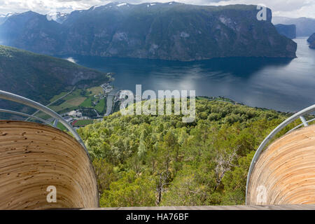 Vista Stegastein punto, Bjørgavegen, Aurland, Norvegia Foto Stock