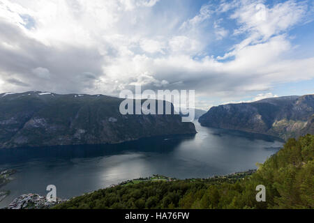 Vista Stegastein punto, Bjørgavegen, Aurland, Norvegia Foto Stock