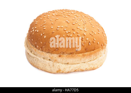 Burger panino con semi di sesamo isolato su sfondo bianco con tracciato di ritaglio Foto Stock