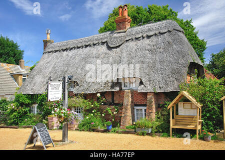 Cottage con il tetto di paglia Hotel & Restaurant, Brookley Road, Brockenhurst, New Forest, Hampshire, Regno Unito Foto Stock