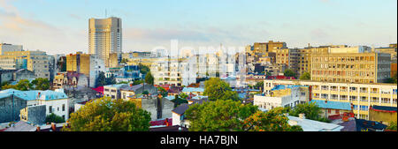 Vista panoramica del centro di Bucarest nella luce del mattino. La Romania Foto Stock