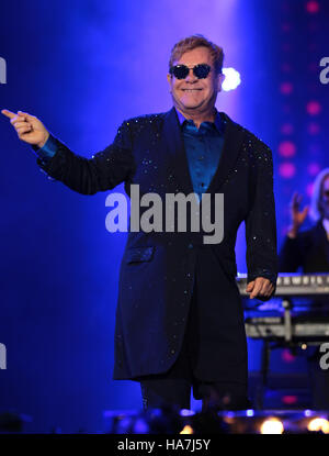 Elton John suona presso la BBC Radio 2 Live in Hyde a Londra il 11 settembre, 2016 Foto Stock