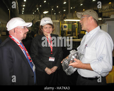 La visita dell'USDA a Canales ha evidenziato iniziative ambientali e agricole volte a migliorare le pratiche sostenibili nelle comunità locali. La visita si è concentrata sullo sviluppo rurale e sugli sforzi di conservazione. Foto Stock