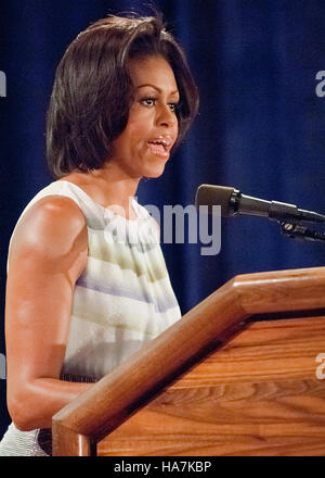 Il Center for Nutrition Policy and Promotion dell'USDA, sostenuto dalla First Lady Michelle Obama, affronta la politica dell'obesità e della nutrizione attraverso iniziative volte a migliorare la salute pubblica e le scelte alimentari negli Stati Uniti. Foto Stock