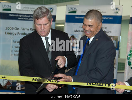 Il segretario Tom Vilsack annuncia nuove iniziative a St. Louis volte a migliorare le pratiche agricole e a sostenere le comunità rurali. Questi sforzi fanno parte del lavoro in corso dell’USDA per promuovere l’agricoltura sostenibile e lo sviluppo rurale. Foto Stock
