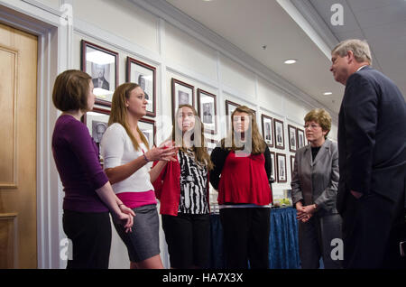 Il Dipartimento dell'Agricoltura degli Stati Uniti promuove varie iniziative volte a migliorare le politiche agricole, promuovere la sostenibilità e sostenere l'industria agricola. Questa fotografia rappresenta gli sforzi dell'USDA per promuovere lo sviluppo economico nelle comunità rurali. Foto Stock