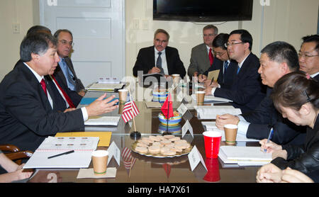 Il servizio di ispezione sanitaria per animali e piante (APHIS) dell'USDA lavora per salvaguardare l'agricoltura americana da parassiti e malattie. Questa immagine rappresenta i continui sforzi del dipartimento per proteggere le colture e il bestiame degli Stati Uniti da minacce straniere. Foto Stock