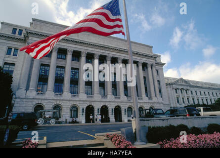 Il complesso Whitten Building dell'USDA a Washington, D.C. funge da hub amministrativo per il Dipartimento dell'Agricoltura, supervisionando i programmi che supportano l'agricoltura, la produzione alimentare e lo sviluppo rurale degli Stati Uniti. Foto Stock