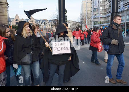 Manifestazione nazionale dei lavoratori di non-settore commerciale raccolti circa 20000 ai partecipanti il 24 novembre 2016 a Bruxelles, in Belgio Foto Stock