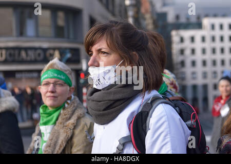 Manifestazione nazionale dei lavoratori di non-settore commerciale raccolti circa 20000 ai partecipanti il 24 novembre 2016 a Bruxelles, in Belgio Foto Stock