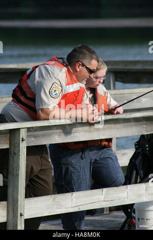 7396572320 usfwsmidwest LEO Hirschboeck assiste un progetto client bussola Foto Stock