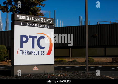 Un logo segno al di fuori della sede di PTC Therapeutics in South Plainfield, New Jersey il 6 novembre 2016. Foto Stock