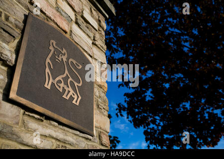 Un segno del logo al di fuori di una struttura occupata da Merrill Lynch in Pennington, New Jersey il 6 novembre 2016. Foto Stock