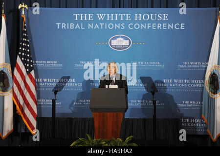 La Conferenza delle Nazioni tribali della Casa Bianca affronta le questioni politiche che influiscono sulle comunità dei nativi americani, concentrandosi sulle terre dei parchi nazionali e sulla sovranità. Foto Stock