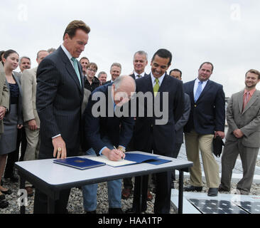 Il 12 ottobre 2009, il segretario degli interni Ken Salazar e il governatore della California Arnold Schwarzenegger firmarono un'iniziativa volta a migliorare la protezione dei parchi naturali e delle risorse della California. Questo sforzo collaborativo si è concentrato sul rafforzamento dei programmi di conservazione e della gestione del parco. Foto Stock