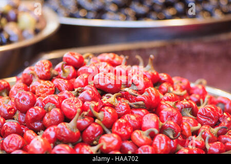 Verdure sottaceto in vendita nel mercato Foto Stock