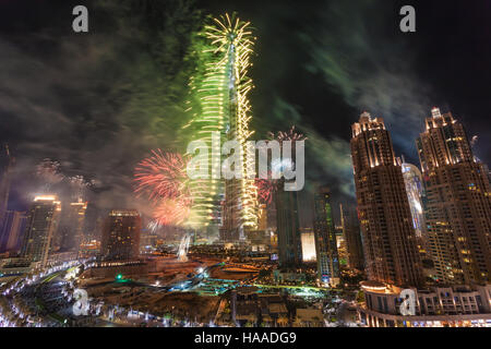 Il Burj Khalifa a Dubai fuochi d'artificio nella festa del nuovo anno Foto Stock