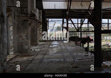 Foto di una fabbrica abbandonata durante un'esplorazione urbana-fotografica Foto Stock