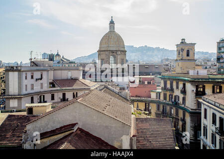 Vista sui tetti di Napoli città, Italia, Europa Foto Stock