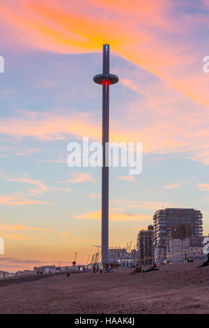 Brighton il recente attrazione di British Airways i360 è a 162m di altezza piattaforma di visualizzazione. Foto Stock