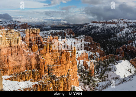 Parco Nazionale di Bryce Canyon tempesta di neve vista. Foto Stock