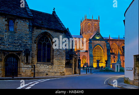 Sherborne Abbey al crepuscolo, Sherborne Dorset, Regno Unito Inghilterra Foto Stock