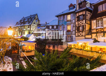 Decorazione di natale di notte Petite Venise, Colmar Alsace Haut Rhin Francia Foto Stock