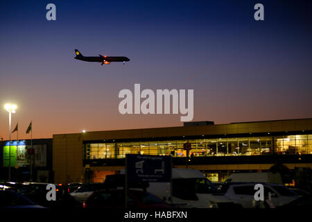 Novembre 29, 2016 Zaventem, Belgio: un Deutsche Lufthansa AG aereo di linea è lo sbarco in Zaventem (Aeroporto di Bruxelles). Foto: THIERRY MONASSE/DPA - nessun filo servizio- foto: Thierry Monasse/dpa Foto Stock