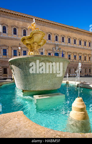 Fontana di piazza Farnese, Roma Foto Stock