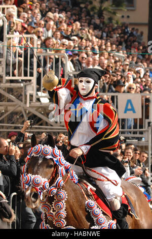 Gara per la Stella Sartiglia di Oristano, Sardegna, Italia Foto Stock