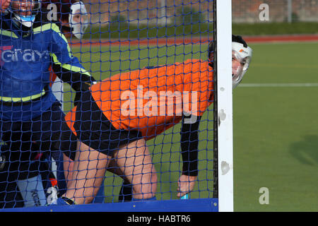 Chichester donne squadra di hockey vs Sud sassoni nel Sussex donna League contro a Kingsham hockey pitch, Chichester. Foto Stock