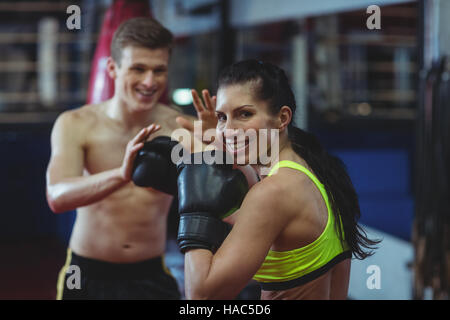 Pugili praticando un boxing Foto Stock