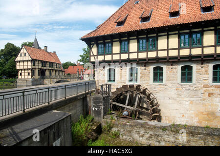 Deutschland, Renania settentrionale-Vestfalia, Steinfurt, Schlossmühle und Torhaus des Schlosses Burgsteinfurt Foto Stock