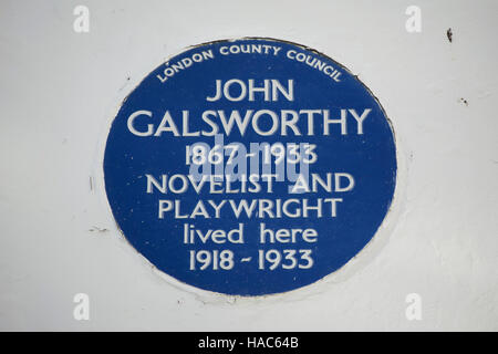 Greater London consiglio targa blu la marcatura di una casa del romanziere e drammaturgo john galsworthy, Hampstead, Londra, Inghilterra Foto Stock