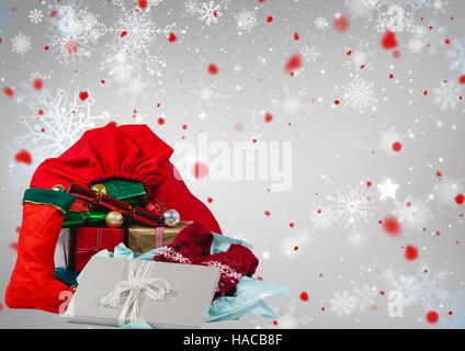 Santa sacco pieno di regali di natale Foto Stock
