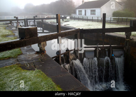 Misty foggy canale di Forth e Clyde Glasgow, Scotland, Regno Unito Foto Stock